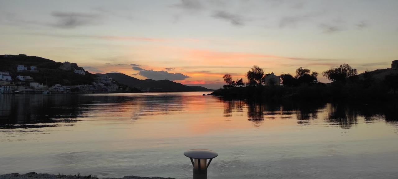 Amazing 2 Bedroom Apartment Overlooking The Marina Of Vourkárion Εξωτερικό φωτογραφία