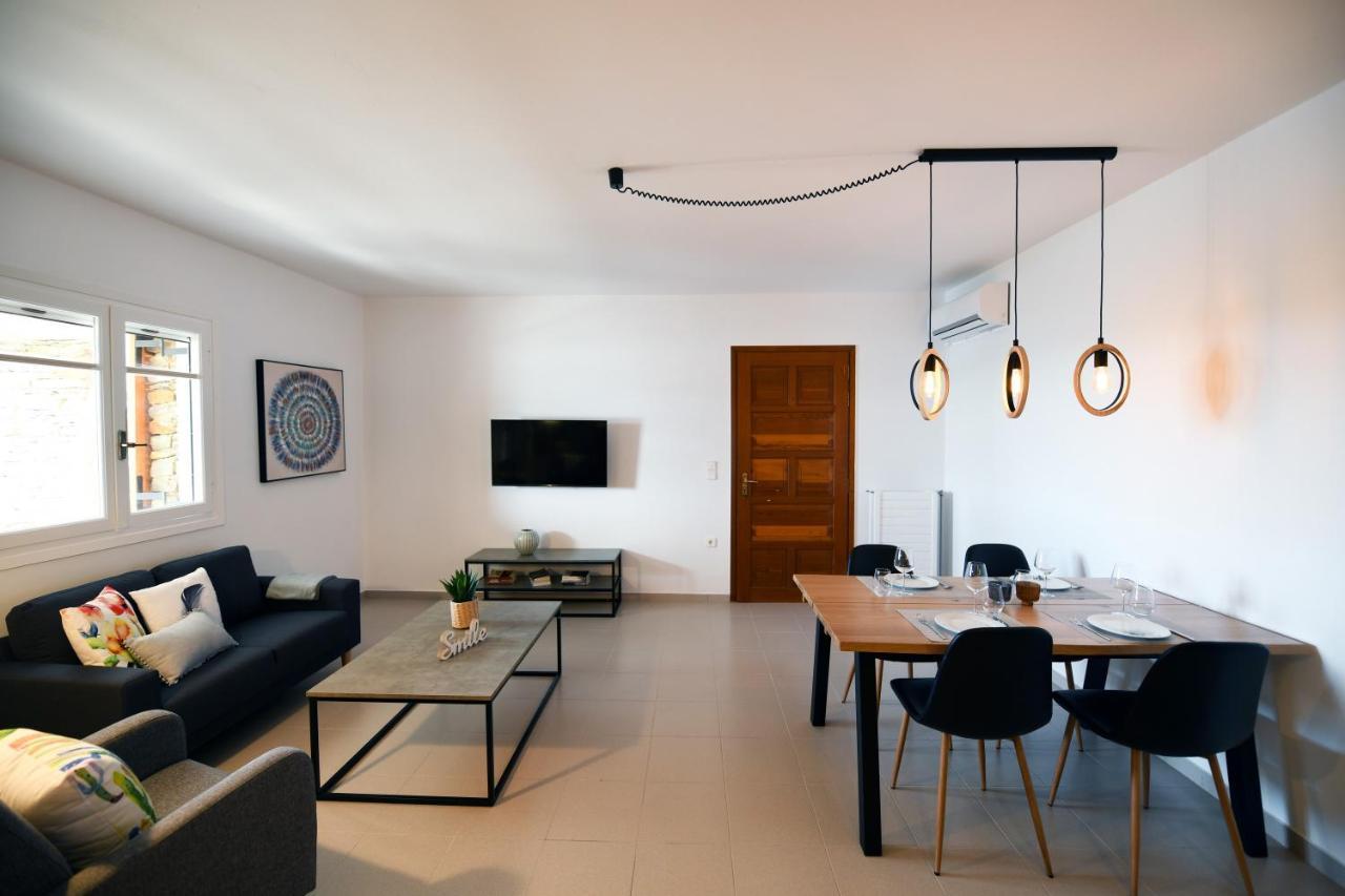 Amazing 2 Bedroom Apartment Overlooking The Marina Of Vourkárion Εξωτερικό φωτογραφία
