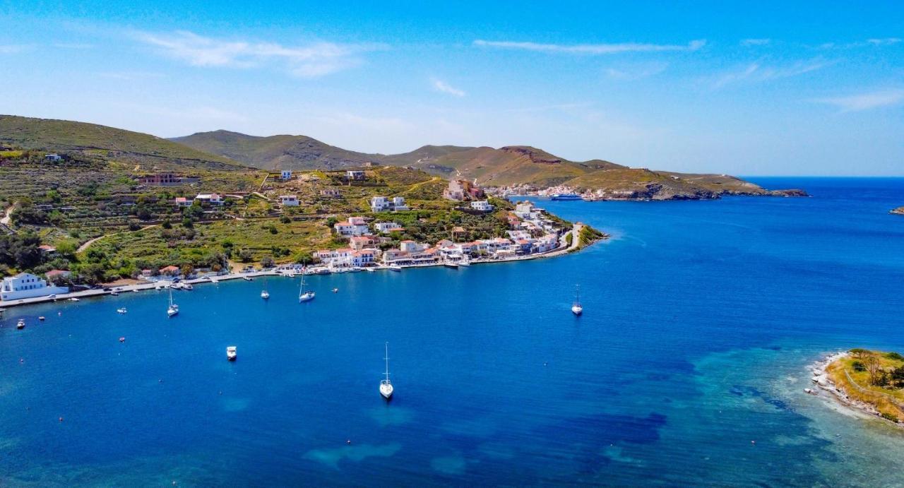 Amazing 2 Bedroom Apartment Overlooking The Marina Of Vourkárion Εξωτερικό φωτογραφία