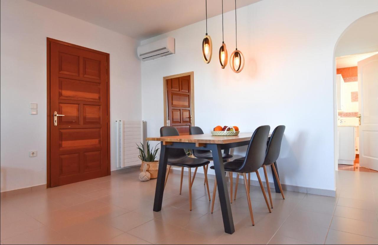 Amazing 2 Bedroom Apartment Overlooking The Marina Of Vourkárion Εξωτερικό φωτογραφία
