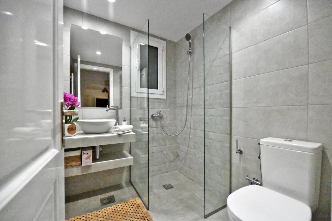 Amazing 2 Bedroom Apartment Overlooking The Marina Of Vourkárion Εξωτερικό φωτογραφία